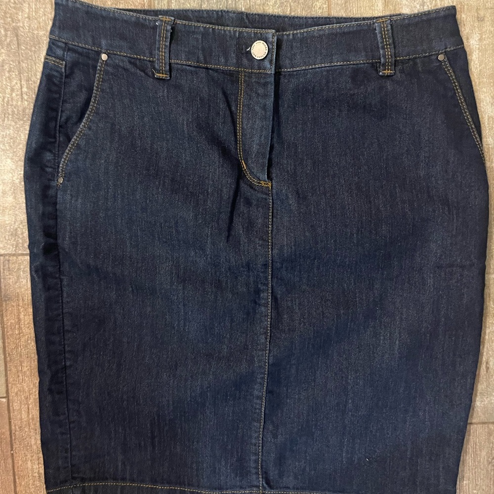Ann Taylor Denim Skirt size 8P - Picture 4 of 6